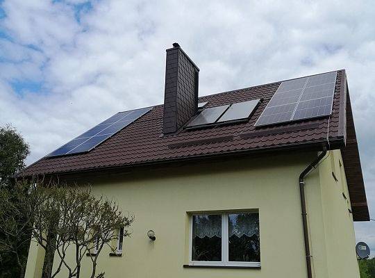 Instalacja paneli na prywatnej posesji w Półczynku